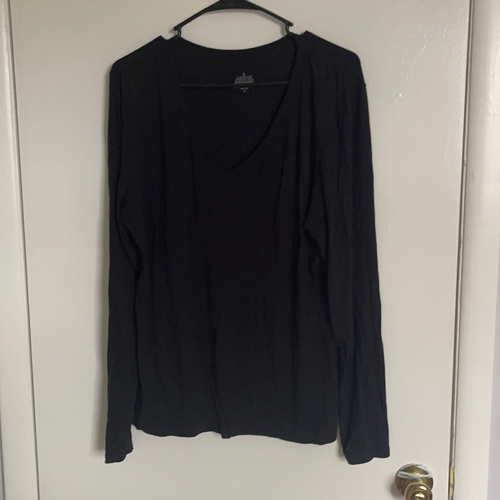 Black cuddleduds shirt